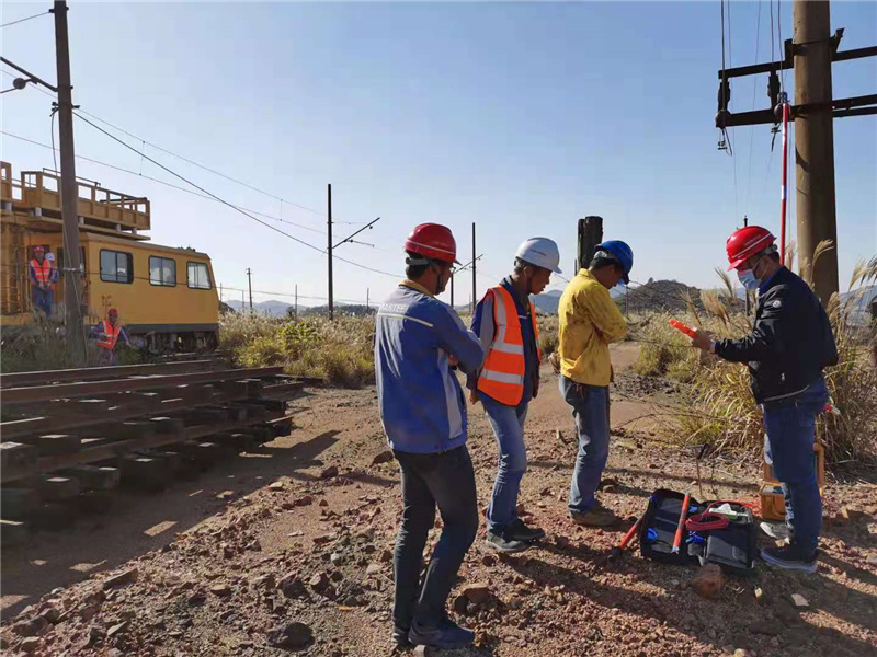 马钢铁道检修直流接地故障测试仪的现场指导和检测